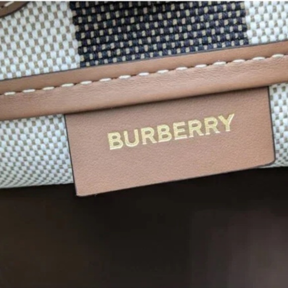 Brand NEW Burberry Bucket Bag - Picture 11 of 12